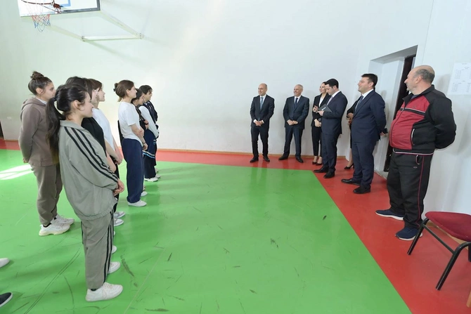 Emin Əmrullayev Qusarda məktəbdə tədris prosesi ilə tanış olub — FOTOLAR