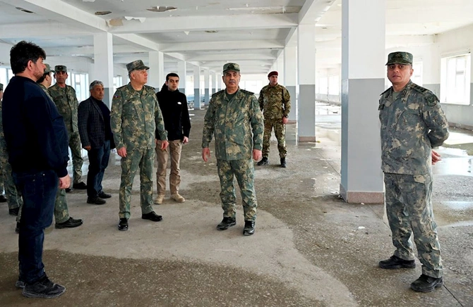 Zakir Həsənov hərbi hissələrdə görülən işlərlə tanış oldu — FOTOLAR