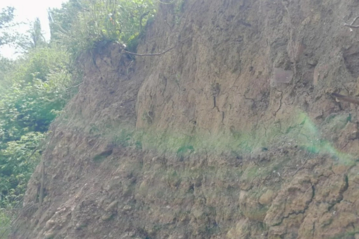 Lənkəranda torpaq sürüşməsi oldu
