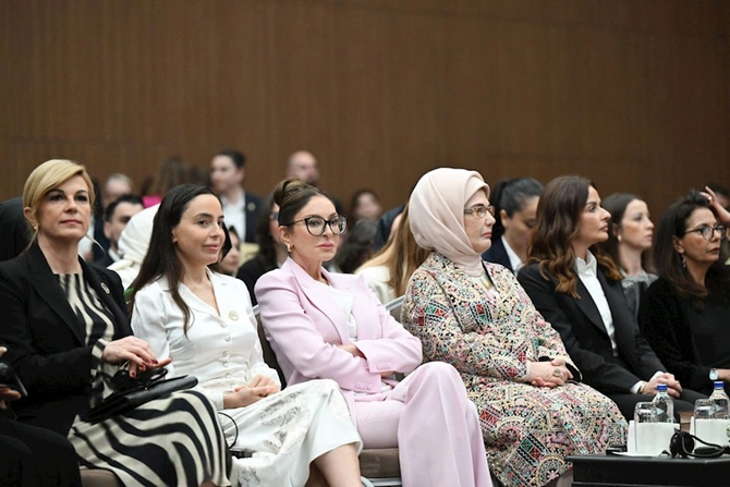 Mehriban Əliyeva Antalyada Fələstinlə bağlı paneldə iştirak etdi — FOTOLAR