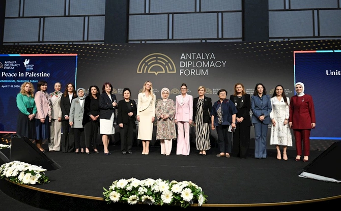Mehriban Əliyeva Antalyada Fələstinlə bağlı paneldə iştirak etdi — FOTOLAR