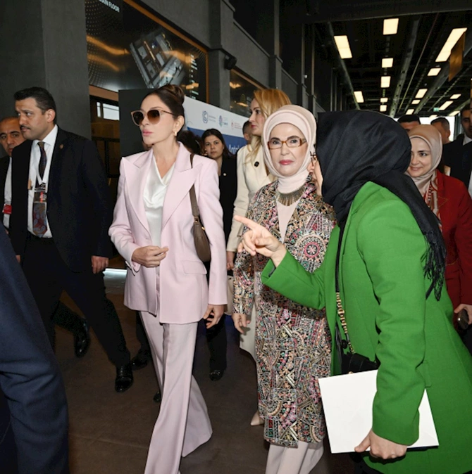 Mehriban Əliyeva Antalyada Fələstinlə bağlı paneldə iştirak etdi — FOTOLAR