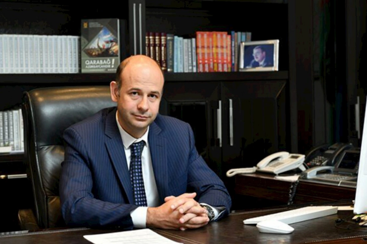 Yeni sədr rəisi vəzifəsindən azad etdi