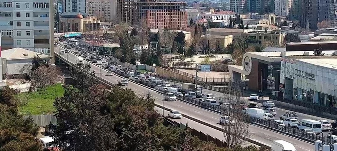 Bakı-Sumqayıt yolunda kilometrlərlə uzanan SIXLIQ — FOTOLAR