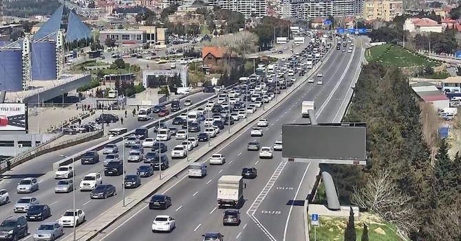 Bakı-Sumqayıt yolunda kilometrlərlə uzanan SIXLIQ — FOTOLAR