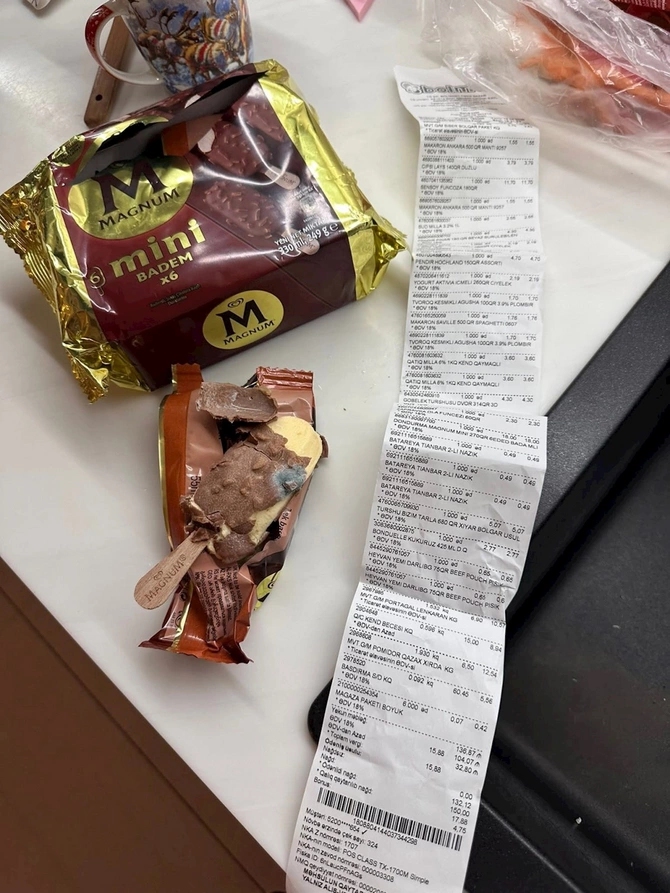 Adnan Əhmədzadənin Bolmartında iyrənclik: Müştərinin aldığı məhsul kifli çıxdı — FOTOLAR Adnan Əhmədzadənin Bolmartında iyrənclik: Müştərinin aldığı məhsul kifli çıxdı — FOTOLAR