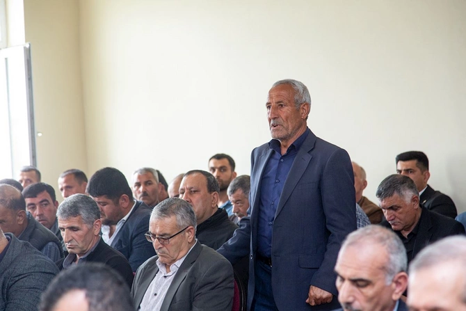 Rüstəm Xəlilov Salyanın Qardili kəndində sakinlərlə görüşdü — FOTOLAR Rüstəm Xəlilov Salyanın Qardili kəndində sakinlərlə görüşdü — FOTOLAR