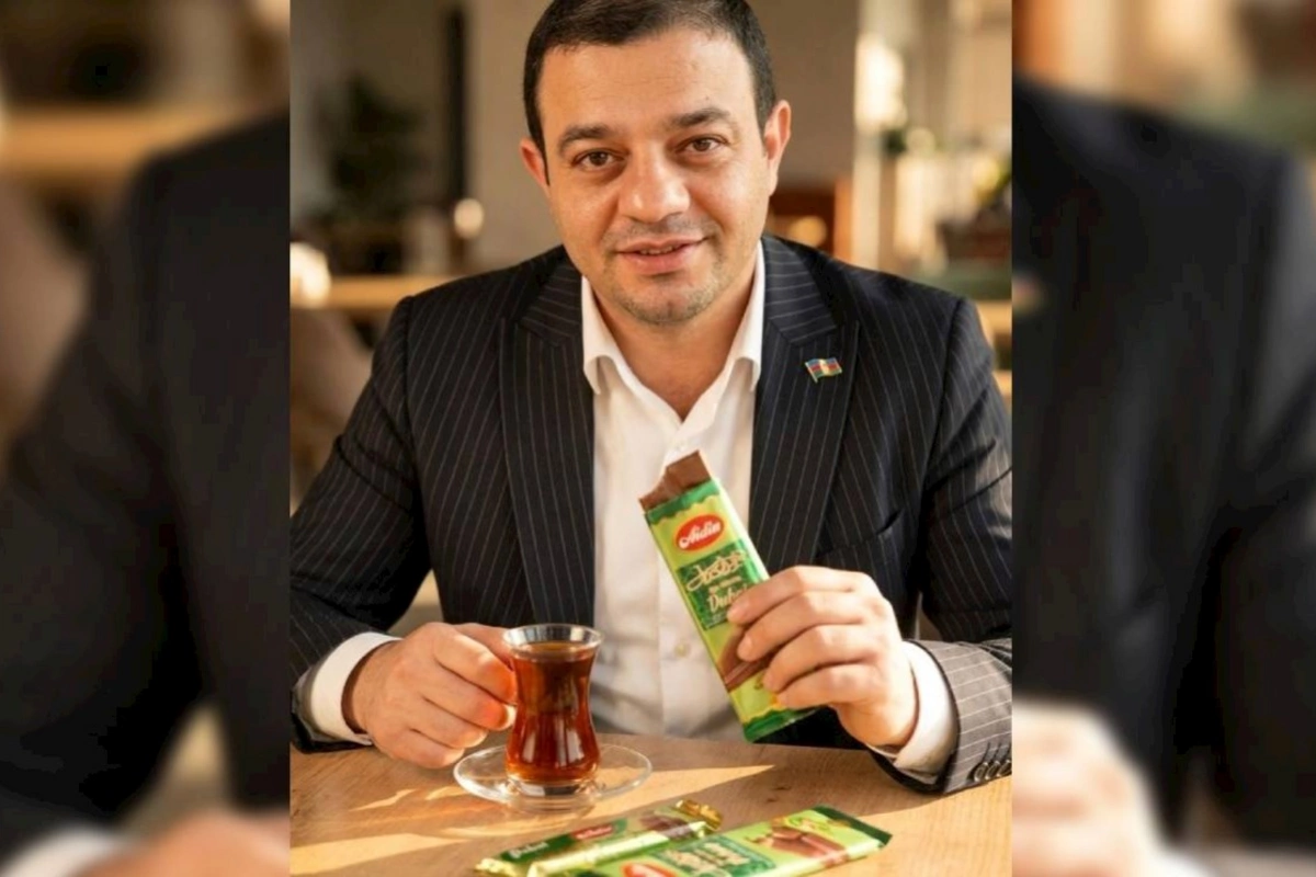 Ata Abdullayev İran şokoladlarını reklam etdi — VİDEO/FOTO