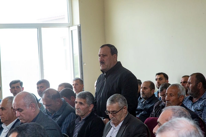 Rüstəm Xəlilov Salyanın Qardili kəndində sakinlərlə görüşdü — FOTOLAR Rüstəm Xəlilov Salyanın Qardili kəndində sakinlərlə görüşdü — FOTOLAR