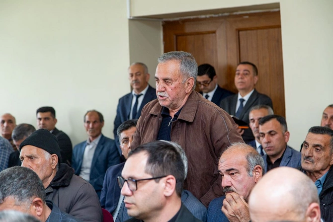 Rüstəm Xəlilov Salyanın Qardili kəndində sakinlərlə görüşdü — FOTOLAR Rüstəm Xəlilov Salyanın Qardili kəndində sakinlərlə görüşdü — FOTOLAR