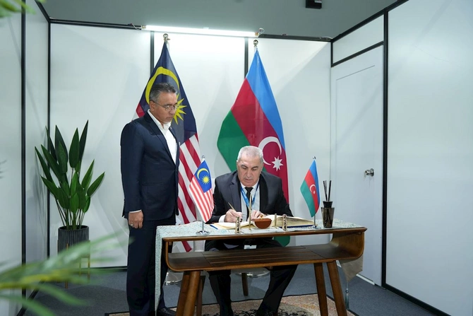 Azərbaycan məhsulları DSA 2026 sərgisində nümayiş etdirilir — FOTOLAR Azərbaycan məhsulları DSA 2026 sərgisində nümayiş etdirilir — FOTOLAR