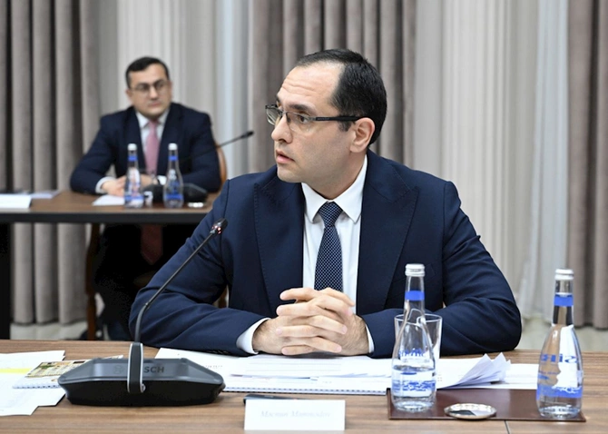 Əli Əsədov iclas keçirdi — FOTOLAR