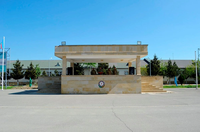 Hərbi vəzifəlilər toplanır — FOTOLAR Hərbi vəzifəlilər toplanır — FOTOLAR