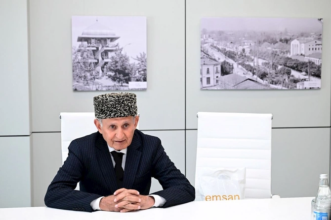 Mədəniyyət naziri Adil Kərimli Ağdamda vətəndaşların müraciətlərini dinləyib — FOTOLAR Mədəniyyət naziri Adil Kərimli Ağdamda vətəndaşların müraciətlərini dinləyib — FOTOLAR