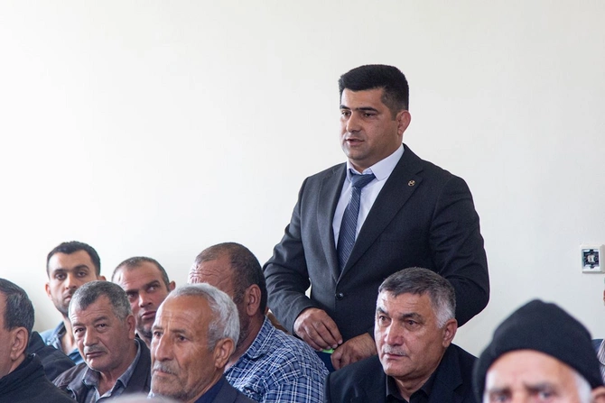 Rüstəm Xəlilov Salyanın Qardili kəndində sakinlərlə görüşdü — FOTOLAR Rüstəm Xəlilov Salyanın Qardili kəndində sakinlərlə görüşdü — FOTOLAR