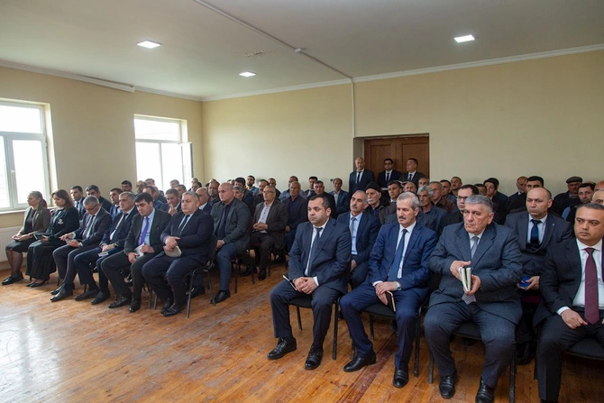 Rüstəm Xəlilov Salyanın Qardili kəndində sakinlərlə görüşdü — FOTOLAR Rüstəm Xəlilov Salyanın Qardili kəndində sakinlərlə görüşdü — FOTOLAR