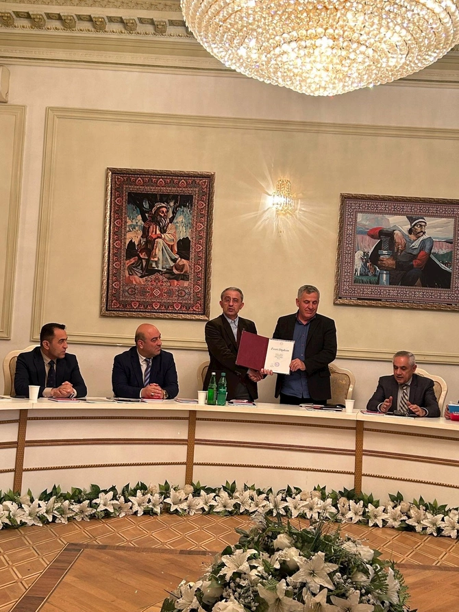 Yazıçı-publisist Emil Nəsirlinin yeni kitabının təqdimatı keçirilib — FOTOLAR