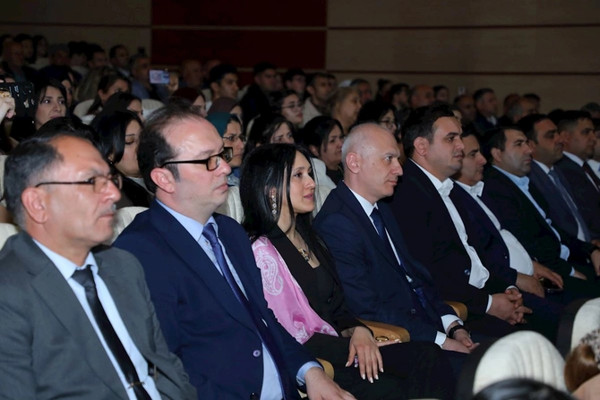 Dövlət Mahnı Teatrının Lənkəranda qastrol konserti böyük maraqla qarşılandı — FOTOLAR Dövlət Mahnı Teatrının Lənkəranda qastrol konserti böyük maraqla qarşılandı — FOTOLAR