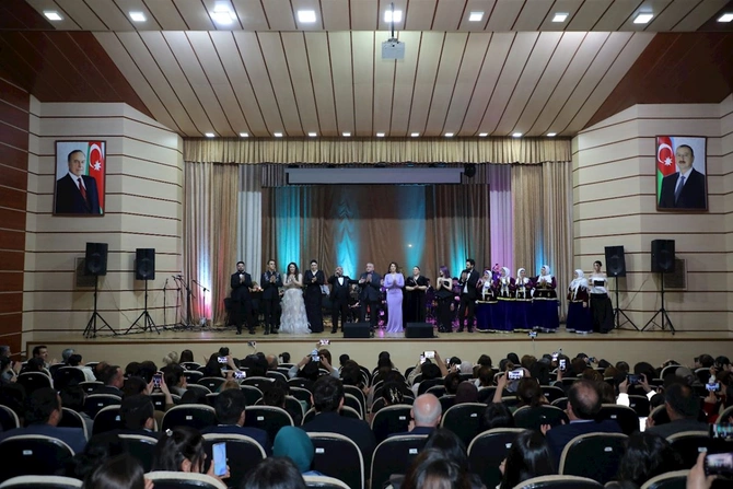 Dövlət Mahnı Teatrının Lənkəranda qastrol konserti böyük maraqla qarşılandı — FOTOLAR Dövlət Mahnı Teatrının Lənkəranda qastrol konserti böyük maraqla qarşılandı — FOTOLAR