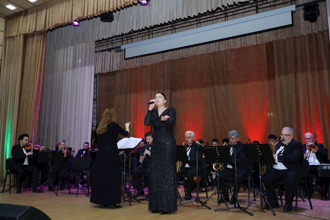 Dövlət Mahnı Teatrının Lənkəranda qastrol konserti böyük maraqla qarşılandı — FOTOLAR Dövlət Mahnı Teatrının Lənkəranda qastrol konserti böyük maraqla qarşılandı — FOTOLAR