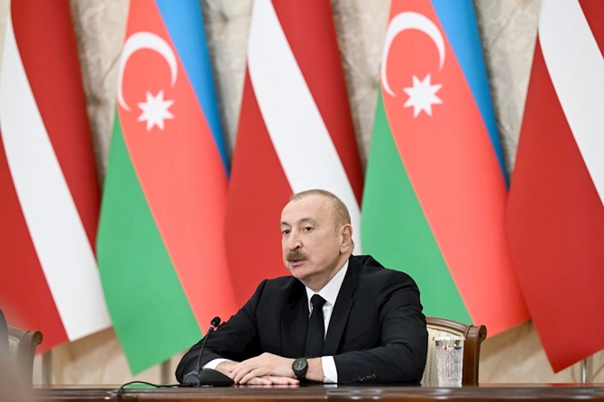 Prezidentlər mətbuata bəyanatlarla çıxış ediblər — FOTOLAR (YENİLƏNİB) Prezidentlər mətbuata bəyanatlarla çıxış ediblər — FOTOLAR (YENİLƏNİB)
