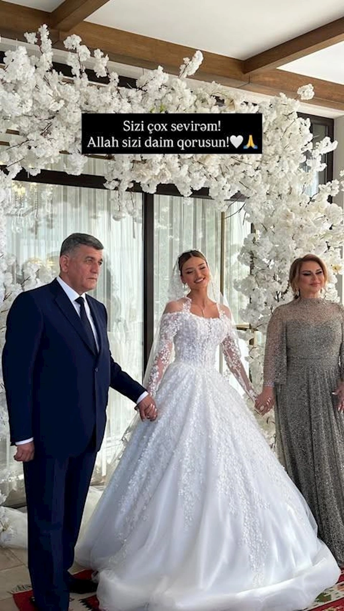 Mələkxanımın qızı anası ilə atasının fotolarını paylaşdı — FOTOLAR Mələkxanımın qızı anası ilə atasının fotolarını paylaşdı — FOTOLAR