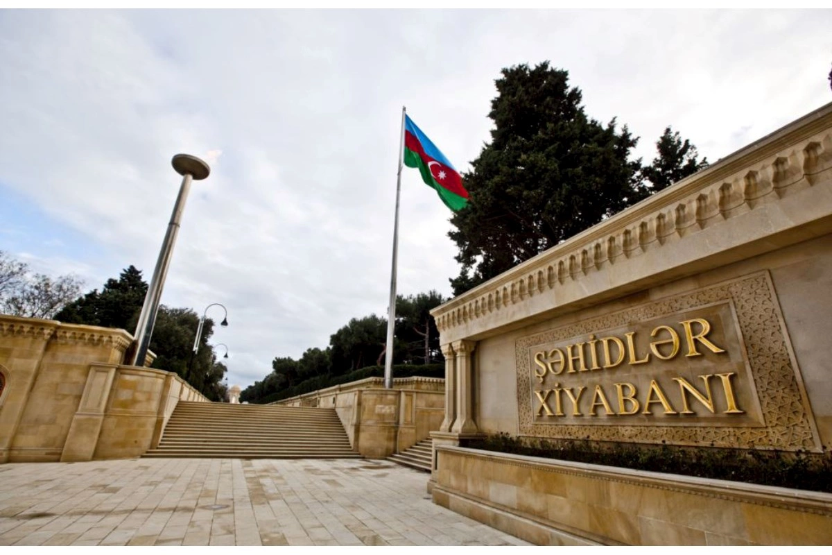 Latviya Prezidenti Şəhidlər xiyabanını ziyarət etdi