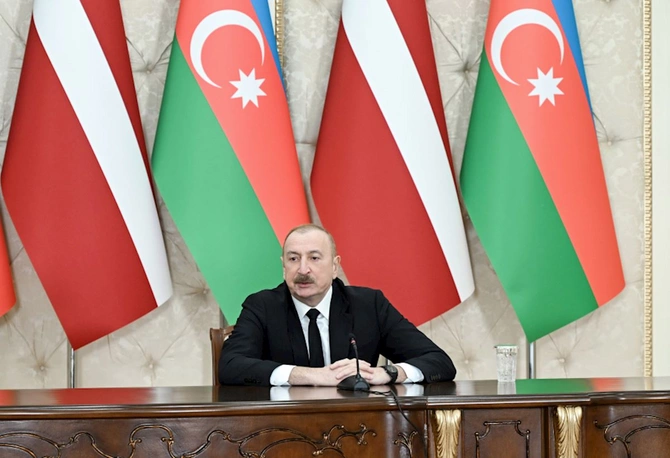 Prezidentlər mətbuata bəyanatlarla çıxış ediblər — FOTOLAR (YENİLƏNİB) Prezidentlər mətbuata bəyanatlarla çıxış ediblər — FOTOLAR (YENİLƏNİB)