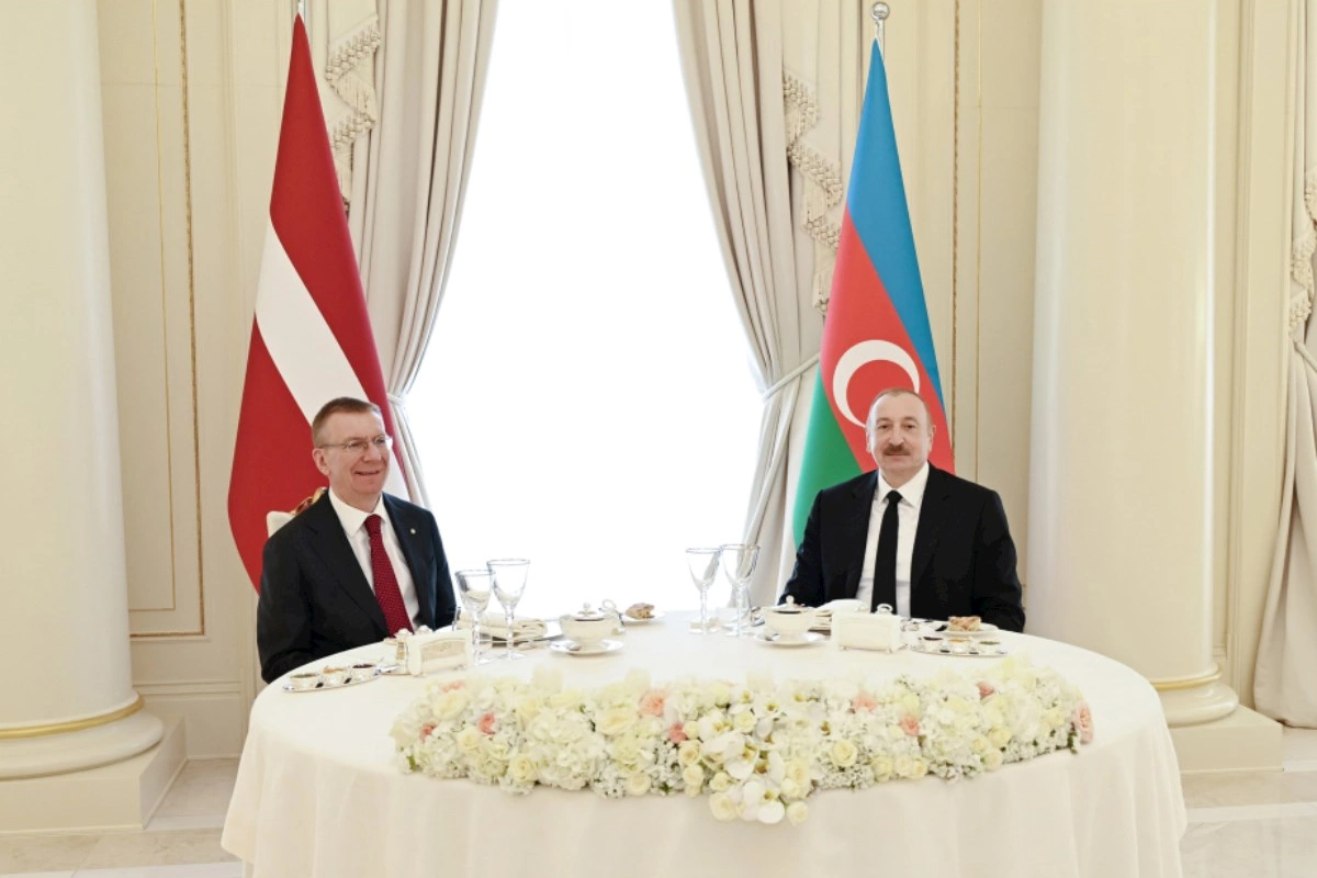 Latviya Prezidentinin şərəfinə rəsmi lanç verilib