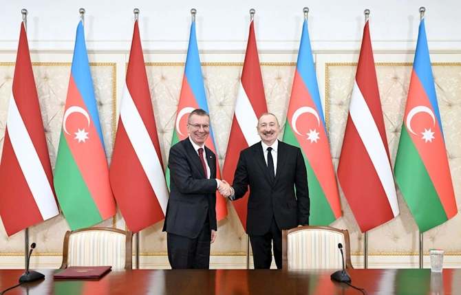 Prezidentlər mətbuata bəyanatlarla çıxış ediblər — FOTOLAR (YENİLƏNİB) Prezidentlər mətbuata bəyanatlarla çıxış ediblər — FOTOLAR (YENİLƏNİB)