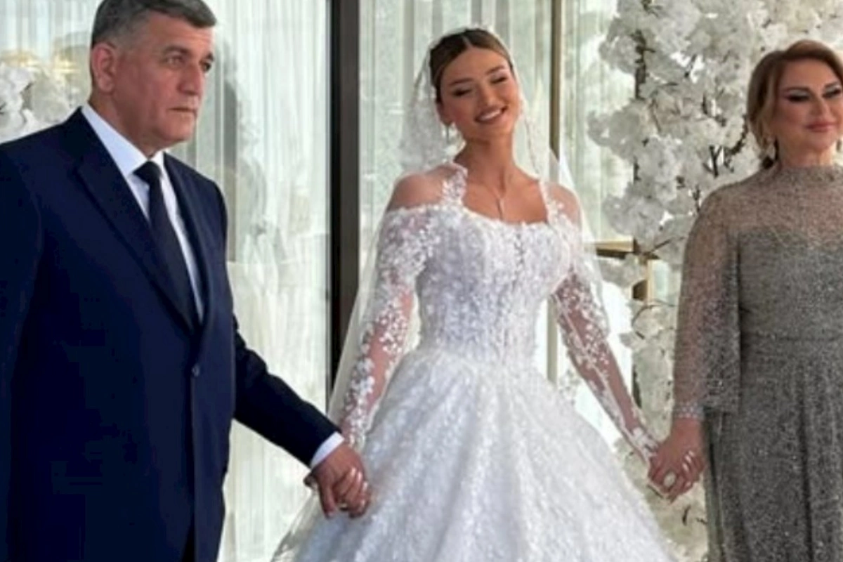 Mələkxanımın qızı anası ilə atasının fotolarını paylaşdı — FOTOLAR