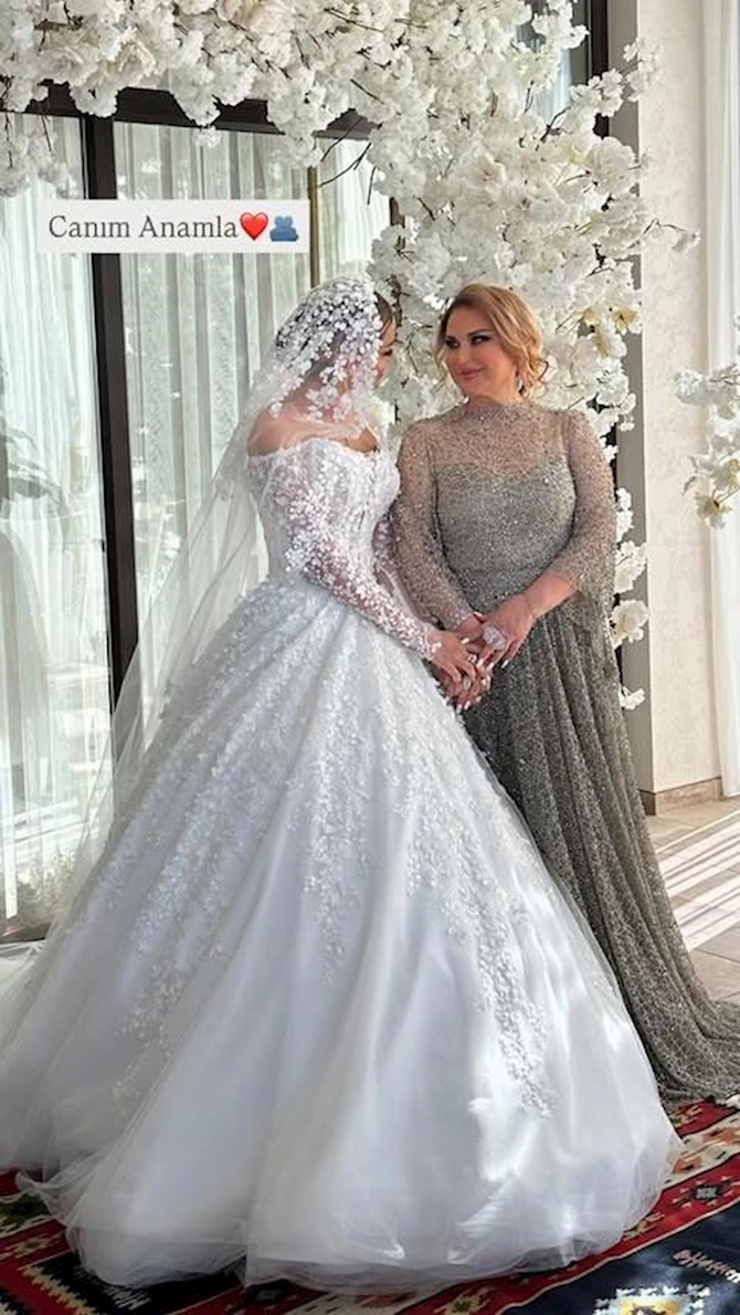 Mələkxanımın qızı anası ilə atasının fotolarını paylaşdı — FOTOLAR Mələkxanımın qızı anası ilə atasının fotolarını paylaşdı — FOTOLAR