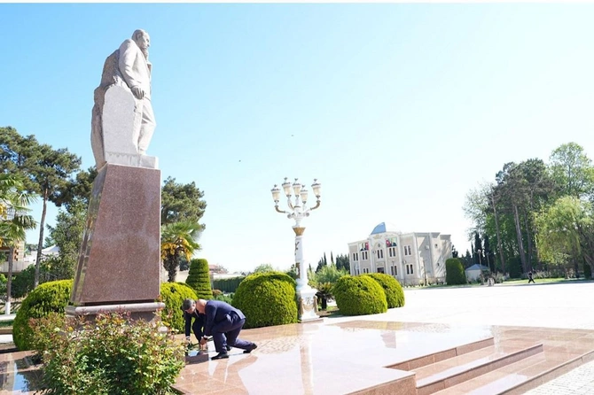 Rəşad İsmayılov Ağcabədidə vətəndaşları qəbul etdi — FOTOLAR Rəşad İsmayılov Ağcabədidə vətəndaşları qəbul etdi — FOTOLAR