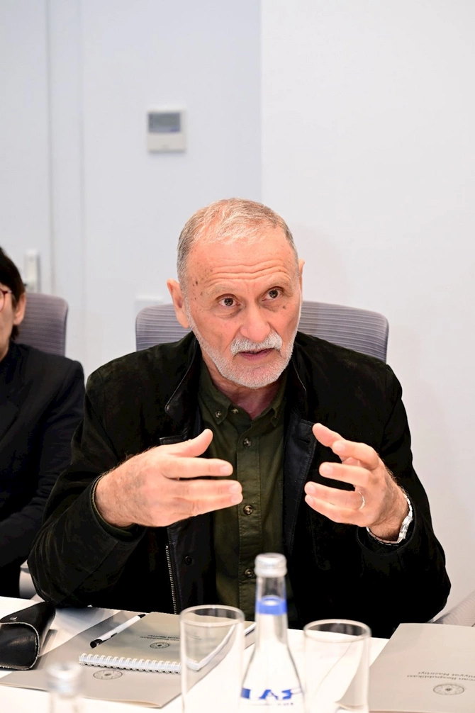 Azərbaycanda sənət tənqidi yeni mərhələdə — Nazir müzakirələr apardı (FOTOLAR)