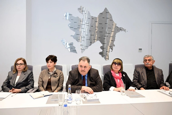 Azərbaycanda sənət tənqidi yeni mərhələdə — Nazir müzakirələr apardı (FOTOLAR)