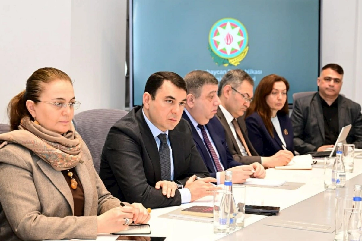 Azərbaycanda sənət tənqidi yeni mərhələdə — Nazir müzakirələr apardı (FOTOLAR)