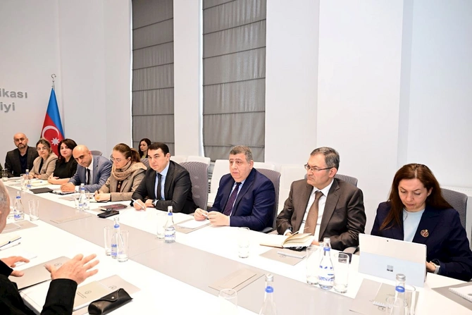 Azərbaycanda sənət tənqidi yeni mərhələdə — Nazir müzakirələr apardı (FOTOLAR)