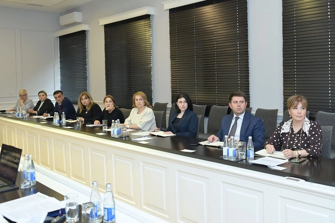Emin Əmrullayev internat məktəblərinin direktorları ilə görüşüb — FOTOLAR Emin Əmrullayev internat məktəblərinin direktorları ilə görüşüb — FOTOLAR