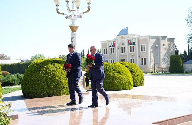 Rəşad İsmayılov Ağcabədidə vətəndaşları qəbul etdi — FOTOLAR Rəşad İsmayılov Ağcabədidə vətəndaşları qəbul etdi — FOTOLAR
