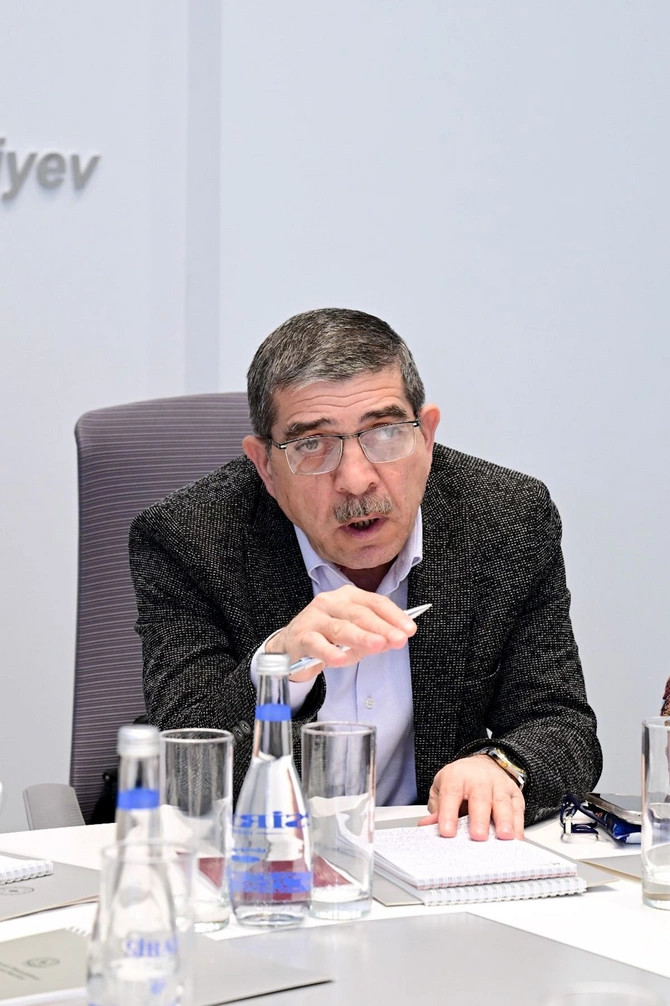 Azərbaycanda sənət tənqidi yeni mərhələdə — Nazir müzakirələr apardı (FOTOLAR)