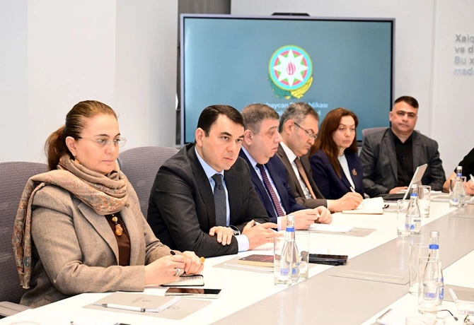 Azərbaycanda sənət tənqidi yeni mərhələdə — Nazir müzakirələr apardı (FOTOLAR)