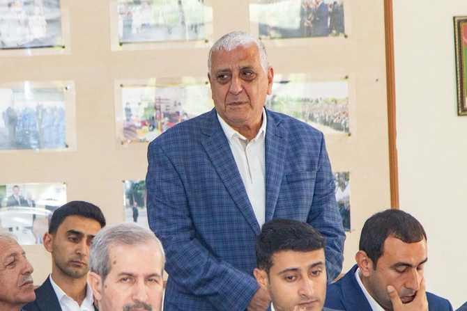 Rüstəm Xəlilov Dayıkənd kəndində səyyar qəbul keçirdi — FOTOLAR Rüstəm Xəlilov Dayıkənd kəndində səyyar qəbul keçirdi — FOTOLAR