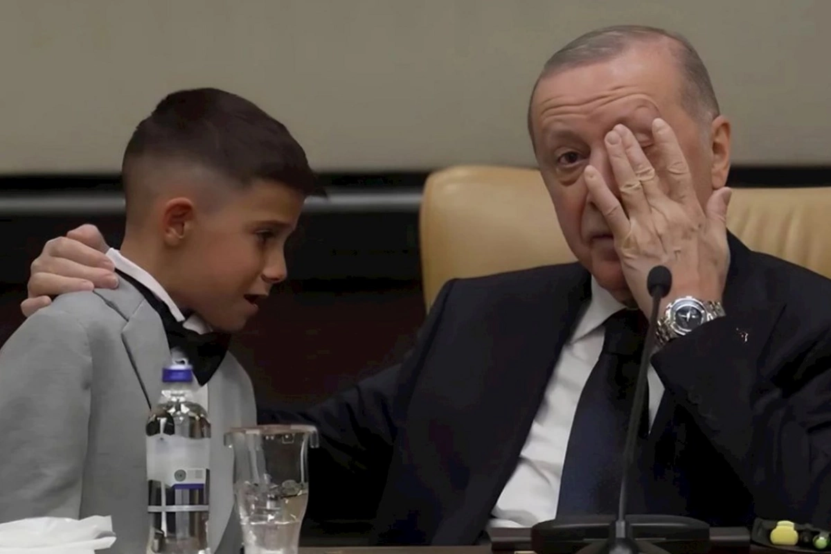 Ərdoğan göz yaşlarını saxlaya bilmədi — VİDEO