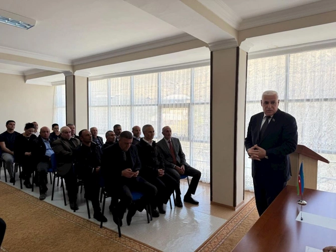 Deputat Vüqar Rəhimzadə Culfada seçiciləri ilə növbəti görüşünü keçirib — FOTOLAR Deputat Vüqar Rəhimzadə Culfada seçiciləri ilə növbəti görüşünü keçirib — FOTOLAR