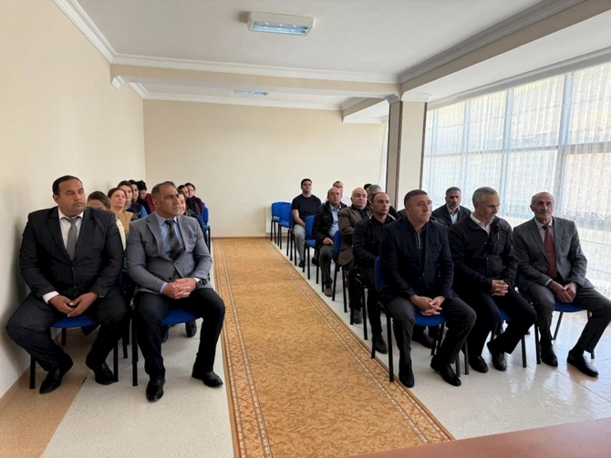 Deputat Vüqar Rəhimzadə Culfada seçiciləri ilə növbəti görüşünü keçirib — FOTOLAR Deputat Vüqar Rəhimzadə Culfada seçiciləri ilə növbəti görüşünü keçirib — FOTOLAR