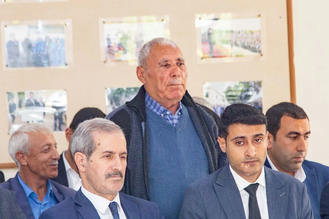 Rüstəm Xəlilov Dayıkənd kəndində səyyar qəbul keçirdi — FOTOLAR Rüstəm Xəlilov Dayıkənd kəndində səyyar qəbul keçirdi — FOTOLAR