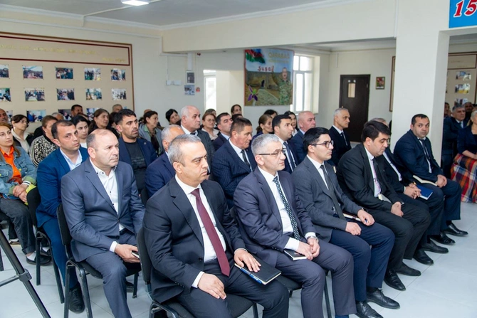 Rüstəm Xəlilov Dayıkənd kəndində səyyar qəbul keçirdi — FOTOLAR Rüstəm Xəlilov Dayıkənd kəndində səyyar qəbul keçirdi — FOTOLAR