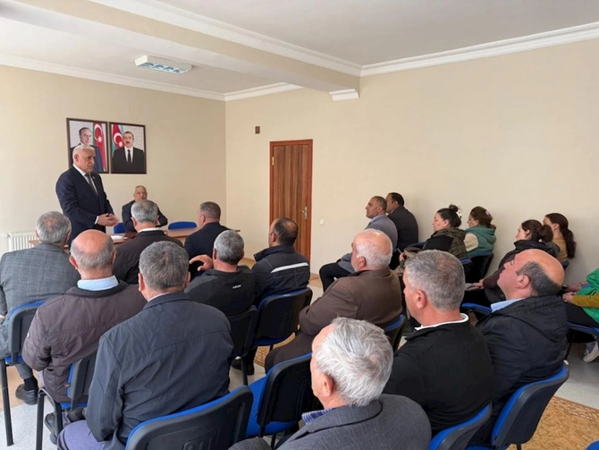 Deputat Vüqar Rəhimzadə Culfada seçiciləri ilə növbəti görüşünü keçirib — FOTOLAR Deputat Vüqar Rəhimzadə Culfada seçiciləri ilə növbəti görüşünü keçirib — FOTOLAR