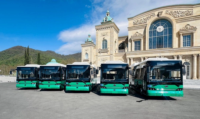 Azərbaycan Ukraynaya beş sərnişin avtobusu verdi — FOTOLAR Azərbaycan Ukraynaya beş sərnişin avtobusu verdi — FOTOLAR