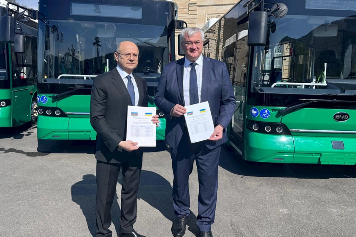 Azərbaycan Ukraynaya beş sərnişin avtobusu verdi — FOTOLAR